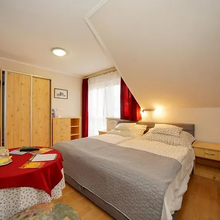 Semesterbostad Siesta Vendeghaz *