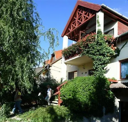 Siesta Vendeghaz Будинок відпочинку *