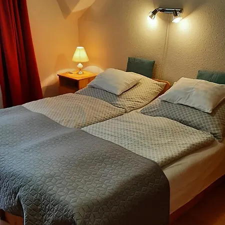 Siesta Vendeghaz * Еґер