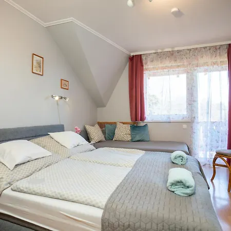 Siesta Vendeghaz * Έγκερ