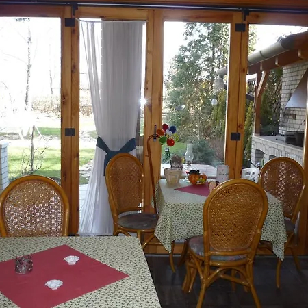 Semesterbostad Siesta Vendeghaz *